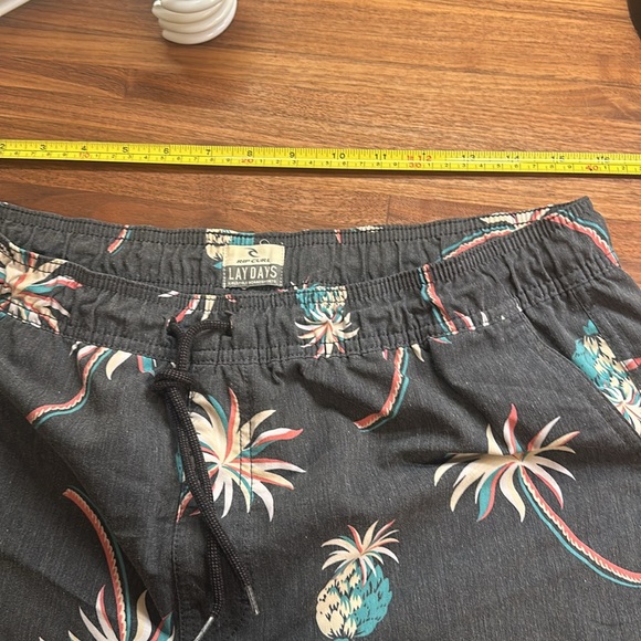 Ripcurl layday 17” volley shorts blue men’s large - Picture 3 of 4